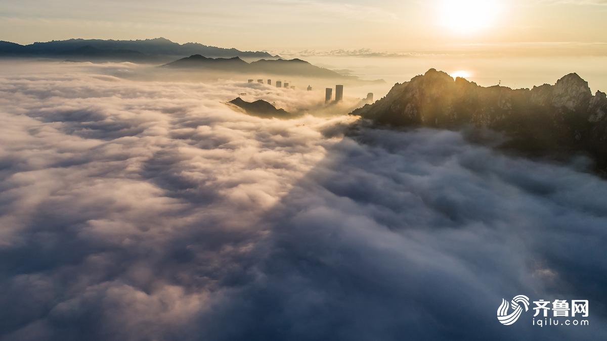 高清:遇見最美青島 平流霧下浮山宛入仙境 高清:遇見最美青島 平流霧下浮山宛入仙境