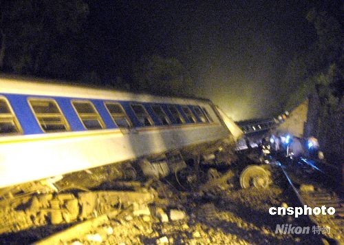 廣州開(kāi)往重慶列車在廣西脫軌7人受傷(圖)
