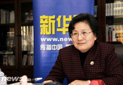 日前，中央紀(jì)委副書記、監(jiān)察部部長、國家預(yù)防腐敗局局長馬馼就網(wǎng)友關(guān)心的反腐倡廉熱點(diǎn)問題接受了新華網(wǎng)獨(dú)家專訪。新華網(wǎng) 文濤攝
