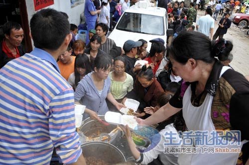 貴州關(guān)嶺山體滑坡遇難者中含30名小學(xué)生(圖)