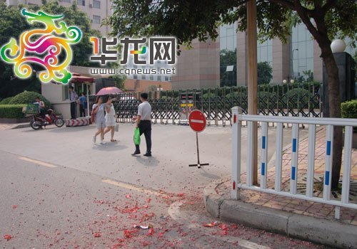 重慶市民拉橫幅放鞭炮慶祝文強被執(zhí)行死刑(圖)