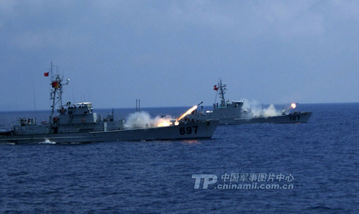 資料圖：南海艦隊(duì)艦艇進(jìn)行反潛演練。