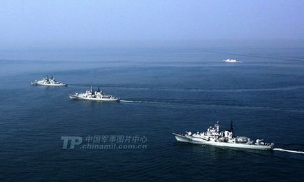 艦艇編隊。