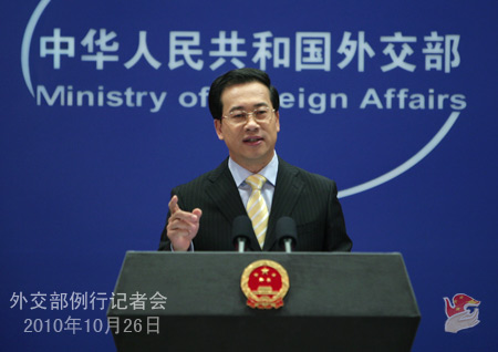 2010年10月26日，外交部發(fā)言人馬朝旭主持例行記者會(huì)。
