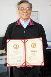 青島7旬老人創(chuàng)世界紀(jì)錄 成為服務(wù)時(shí)間最長老年義工