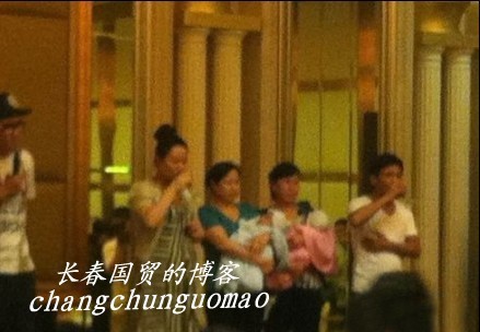 網(wǎng)曝宋小寶兒女照。