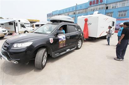 青島房車18萬(wàn)1輛駛向西藏 內(nèi)部20平廚房吧臺(tái)俱全