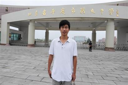 634分寒門學(xué)子無(wú)錢上學(xué) 午餐饅頭配咸菜1天生活費(fèi)5元