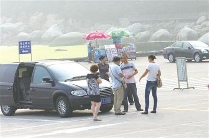 青島嶗山景區(qū)怨聲載道 特權(quán)車隨意進(jìn)三無產(chǎn)品充山貨