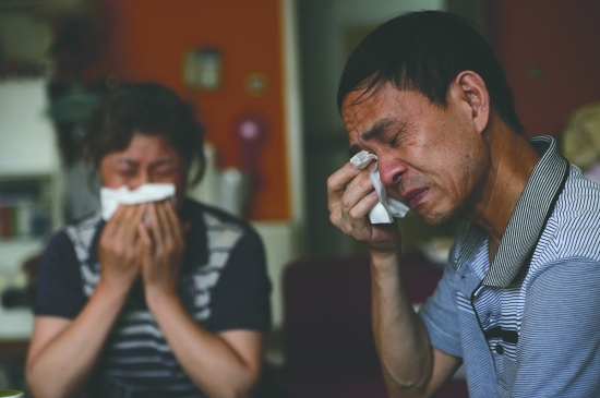 羅洪玲父母提起女兒的婚姻悲劇，忍不住落淚
