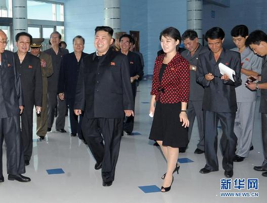 金正恩攜夫人視察游樂(lè)園 夫人李雪珠端莊優(yōu)雅