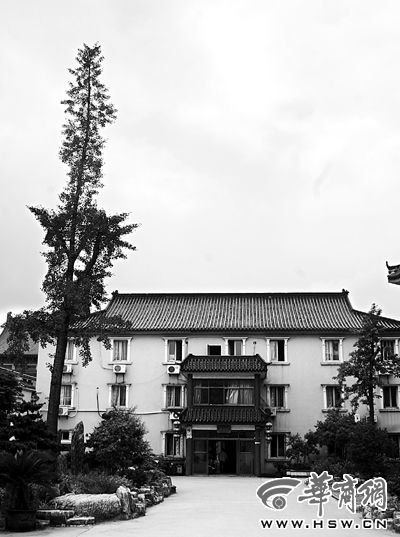 江蘇省鎮(zhèn)江市丹徒區(qū)辛豐鎮(zhèn)古大圣寺。最顯眼的不是大雄寶殿等殿堂，而是安養(yǎng)了170 余位老人。安養(yǎng)院本報(bào)記者孫強(qiáng)攝