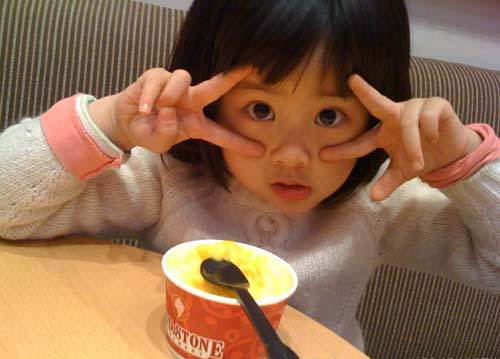 星二代賣萌黃磊女兒星味十足 盤點娛樂圈搞怪精靈