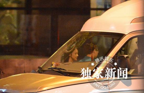 吳秀波桃花運(yùn)不斷 深夜會靚麗神秘女