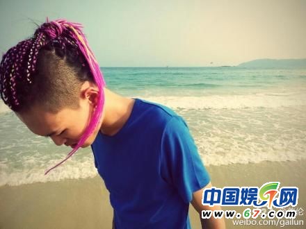 中國好聲音張瑋畢業(yè)照扮丑雷人 生活私照很個(gè)性