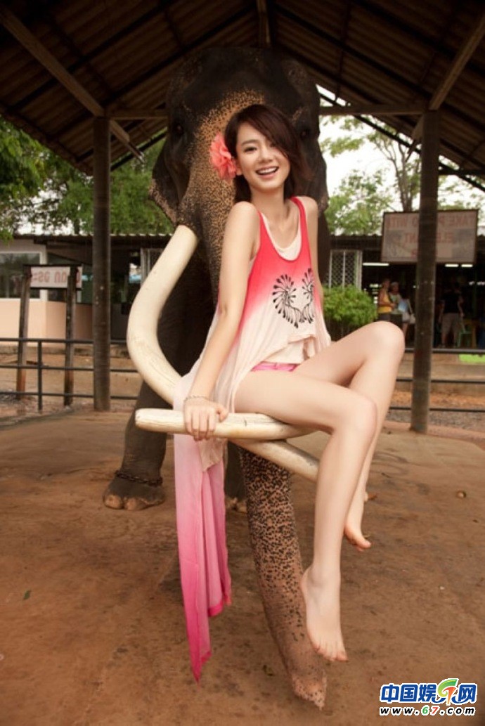 姚晨美腿細長筆直黃奕悲劇 揭眾女星露腿照