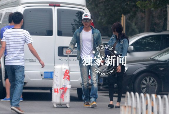 李晨張馨予高調戀愛似作秀 女方再被曝曾離異