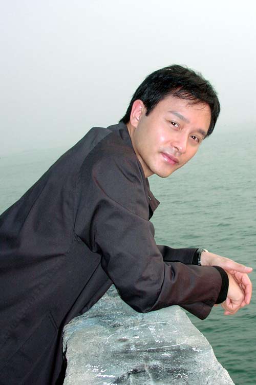 張國(guó)榮56歲冥壽歌迷送紙鶴 自殺現(xiàn)場(chǎng)重現(xiàn)揭死因之謎 張國(guó)榮56歲冥壽歌迷送紙鶴 自殺現(xiàn)場(chǎng)重現(xiàn)揭死因之謎