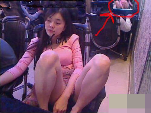 街頭犯二男女 你們長點(diǎn)兒心吧