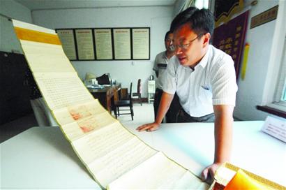 清代圣旨驚現(xiàn)即墨農(nóng)家 書(shū)法一流材質(zhì)高級(jí)