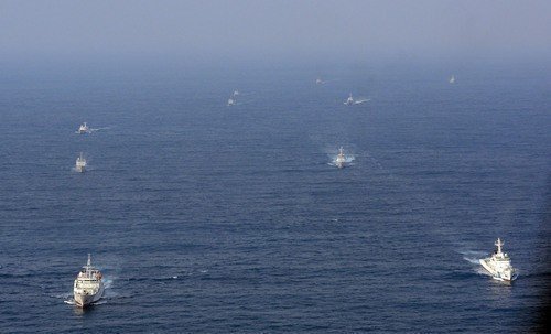 我國(guó)12艘公務(wù)船同時(shí)在釣魚(yú)島海域巡航執(zhí)法