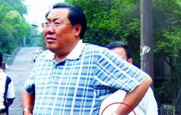 大學(xué)生要求公開微笑局長(zhǎng)工資 陜西財(cái)政廳:不屬公開范圍