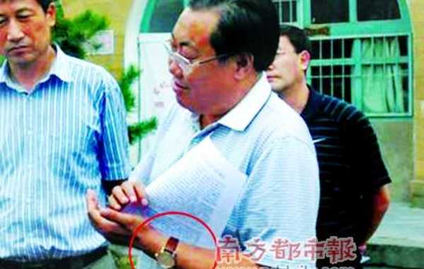 大學(xué)生要求公開(kāi)微笑局長(zhǎng)工資 陜西財(cái)政廳:不屬公開(kāi)范圍