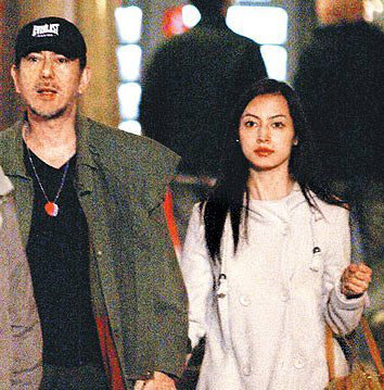 李若彤與富商男友親昵 男大女20歲 網(wǎng)友呼夢(mèng)碎