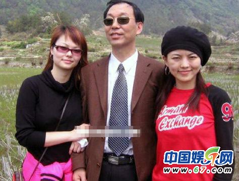 畢福劍愛(ài)女驚艷胡軍女兒搞怪 明星父女私密合影