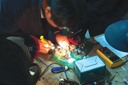 青島版永不消逝的電波:機(jī)場安全守護(hù)者