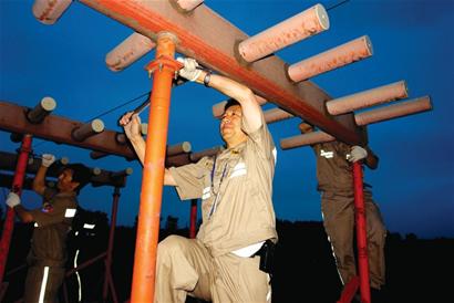 青島版永不消逝的電波:機(jī)場(chǎng)安全守護(hù)者