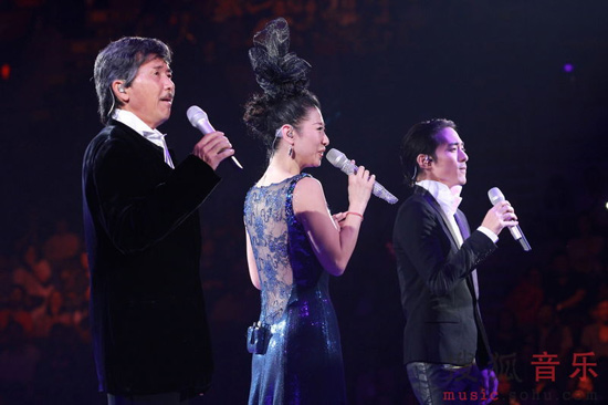 葉倩文林子祥攜子同臺合唱 繼子也留小胡子
