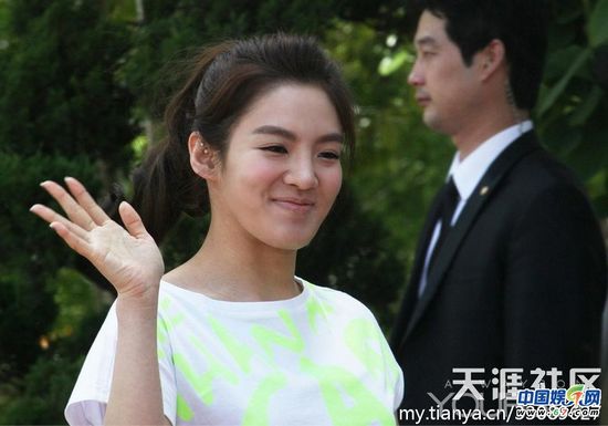 韓國(guó)一線女星暴丑真容 網(wǎng)友驚呼驚天換臉