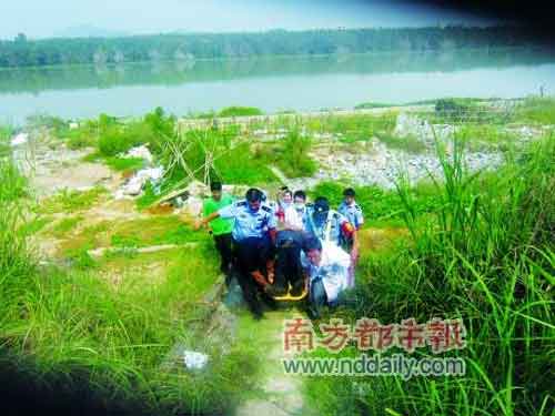 被警方打撈上岸時(shí)，張勁鋒還能說(shuō)話(huà)。圖片由警方提供