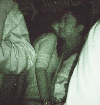 女星進(jìn)了夜店就狂放無(wú)限??！