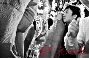 女星進了夜店就狂放無限啊！