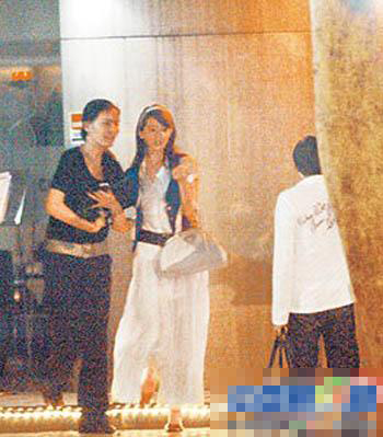 女星進(jìn)了夜店就狂放無(wú)限??！