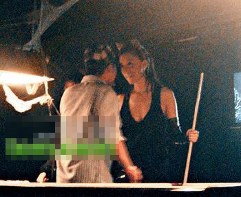 女星進了夜店就狂放無限??！