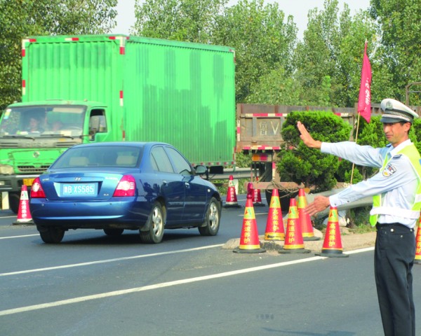 返程高峰今襲來 免費走高速今晚12時結(jié)束