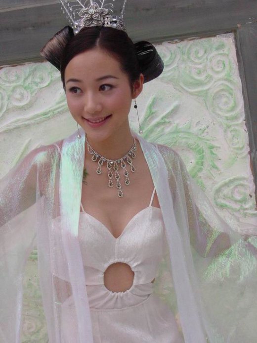 明星古裝肚兜照 風(fēng)情or滑稽？