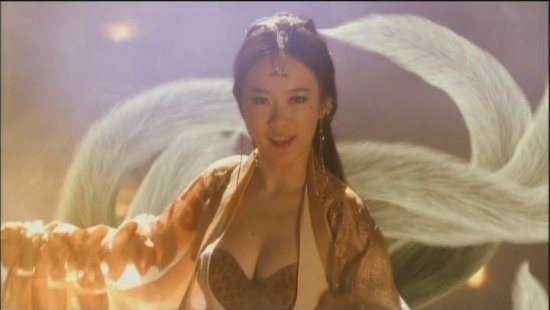 明星古裝肚兜照 風情or滑稽？