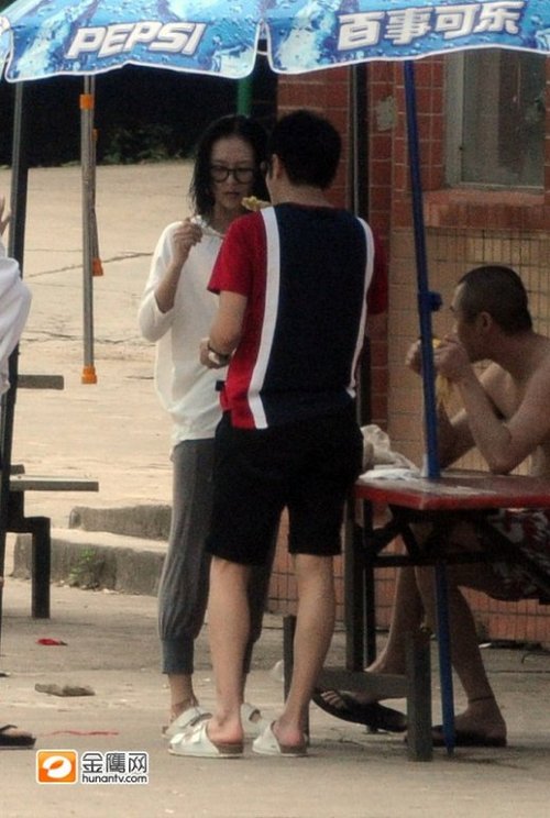 章子怡回應被結(jié)婚被7億:時間定好請柬發(fā)我一張