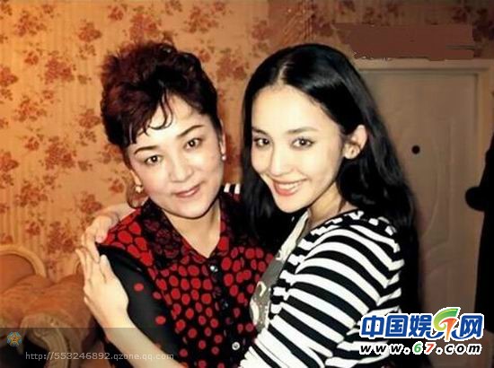 曝佟麗婭劉詩詩唐嫣星媽真顏 劉詩詩家底頗豐媽媽美艷