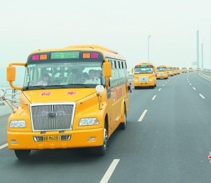 不避讓校車一次記6分 校車?？宽毻＼嚨却坏贸? align=