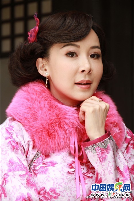 女星保養(yǎng)過(guò)度臉部僵硬似假人