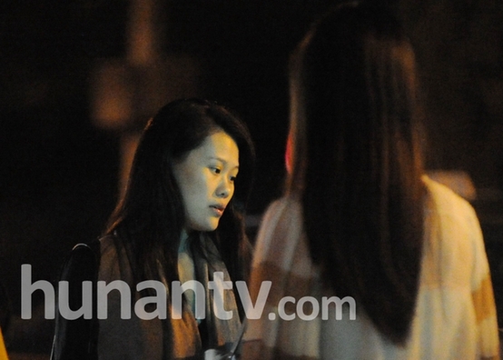 好聲音袁婭維攜黑人男友吃飯 素顏平淡無(wú)奇
