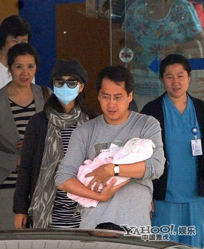 圖揭豪門(mén)女星生子競(jìng)賽 小S自曝生到子宮松弛