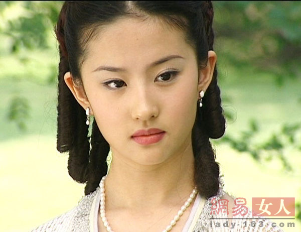 扒劉亦菲經(jīng)典造型 妹妹照片曝光