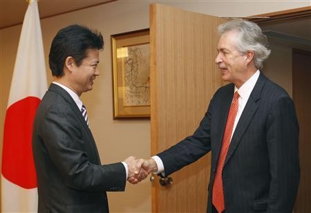 10月15日上午，日本外相玄葉光一郎與到訪的美國常務助理國務卿伯恩斯在日外務省舉行了會談。