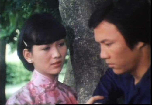 58歲趙雅芝長腿驚現(xiàn)長疤痕 偷情被暴打內幕遭曝光
